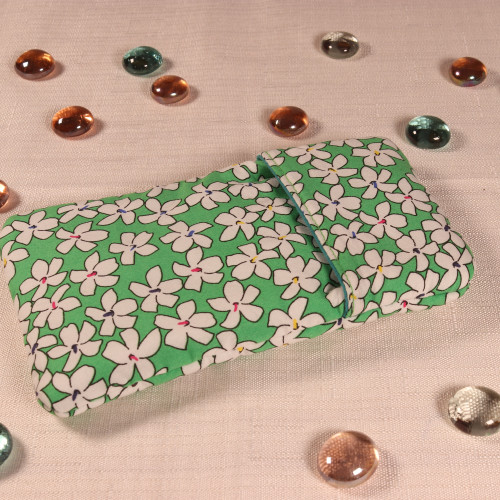 Etui fleuri vert