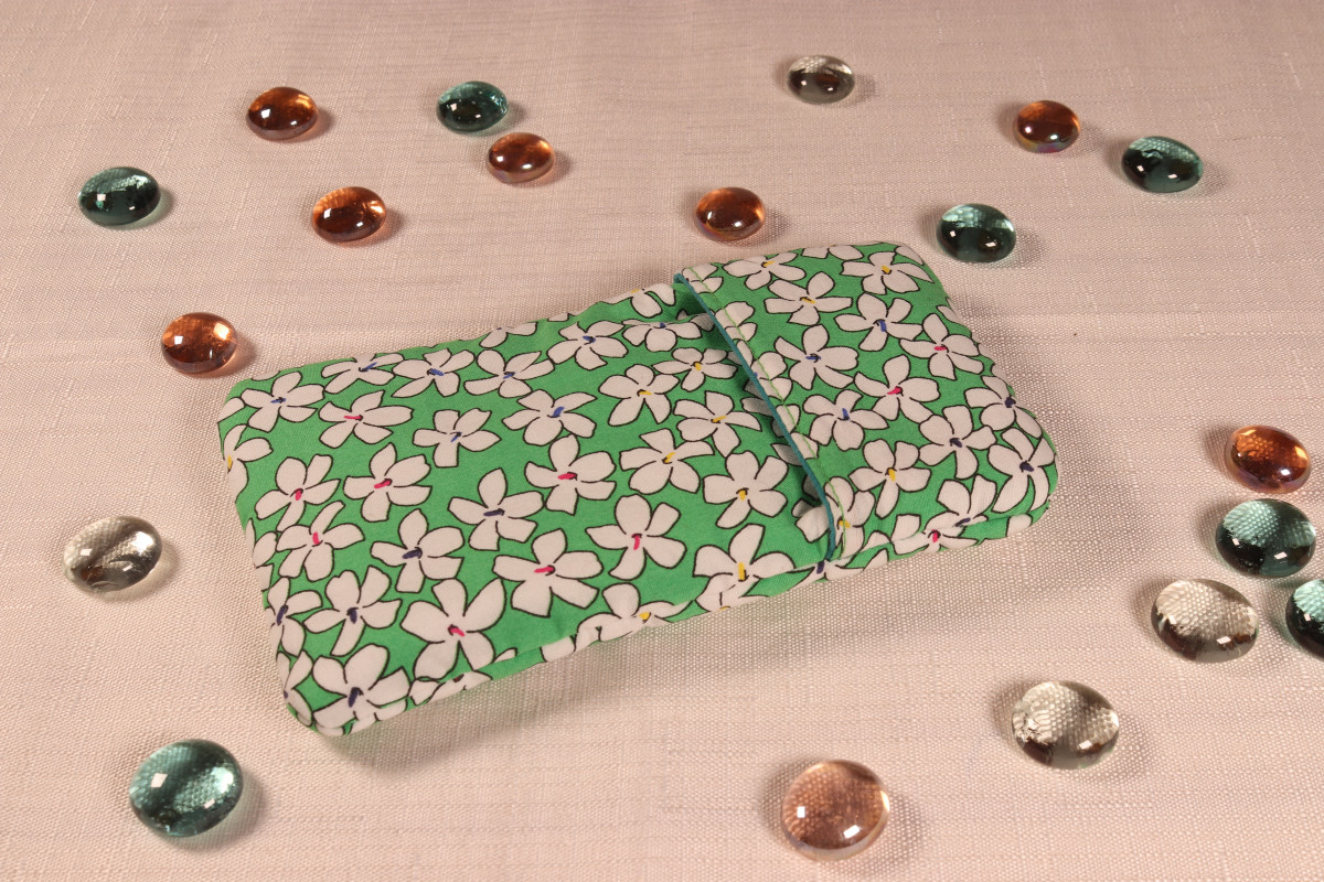 Etui fleuri vert