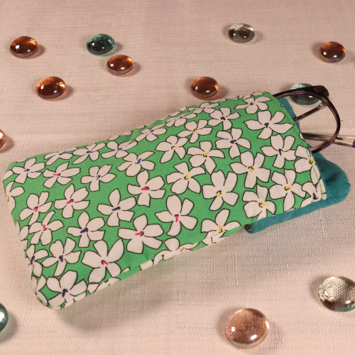 Etui fleuri vert