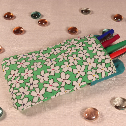 Etui fleuri vert