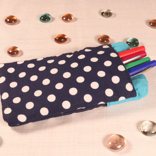 Etui à pois bleus