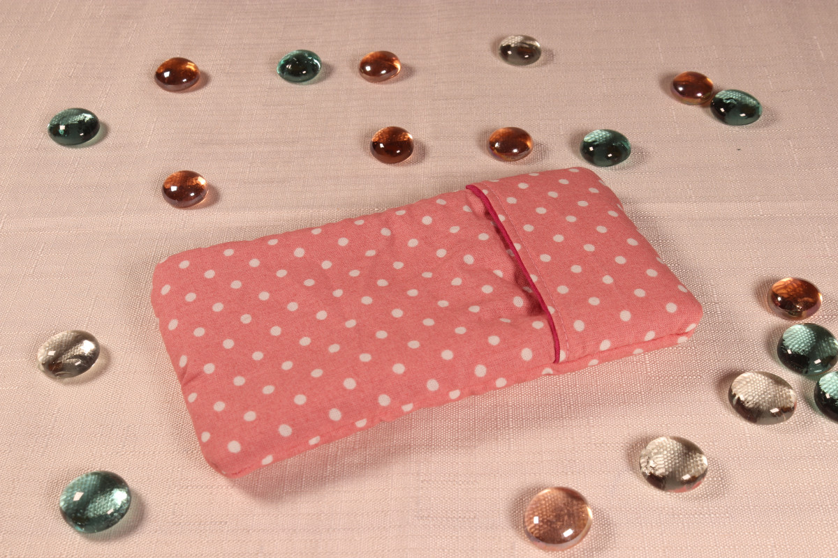 Etui à pois roses