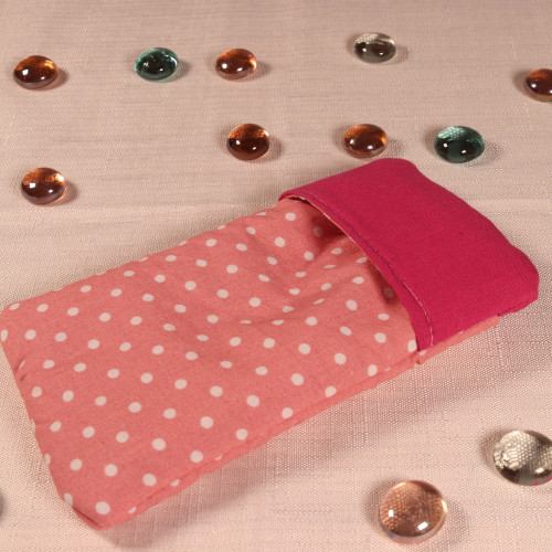 Etui à pois roses