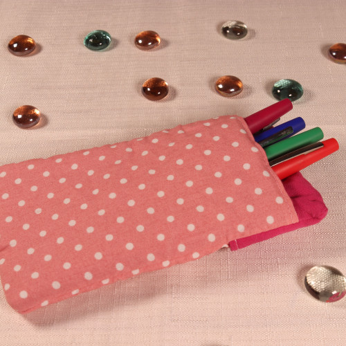 Etui à pois roses