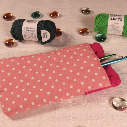 Etui à pois roses