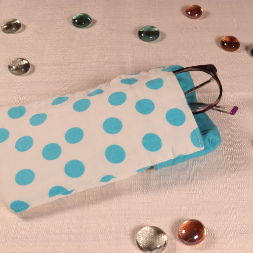 Etui à pois bleus