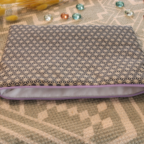 Pochette rembourrée grand format – 23x19 cm – tissu upcyclé