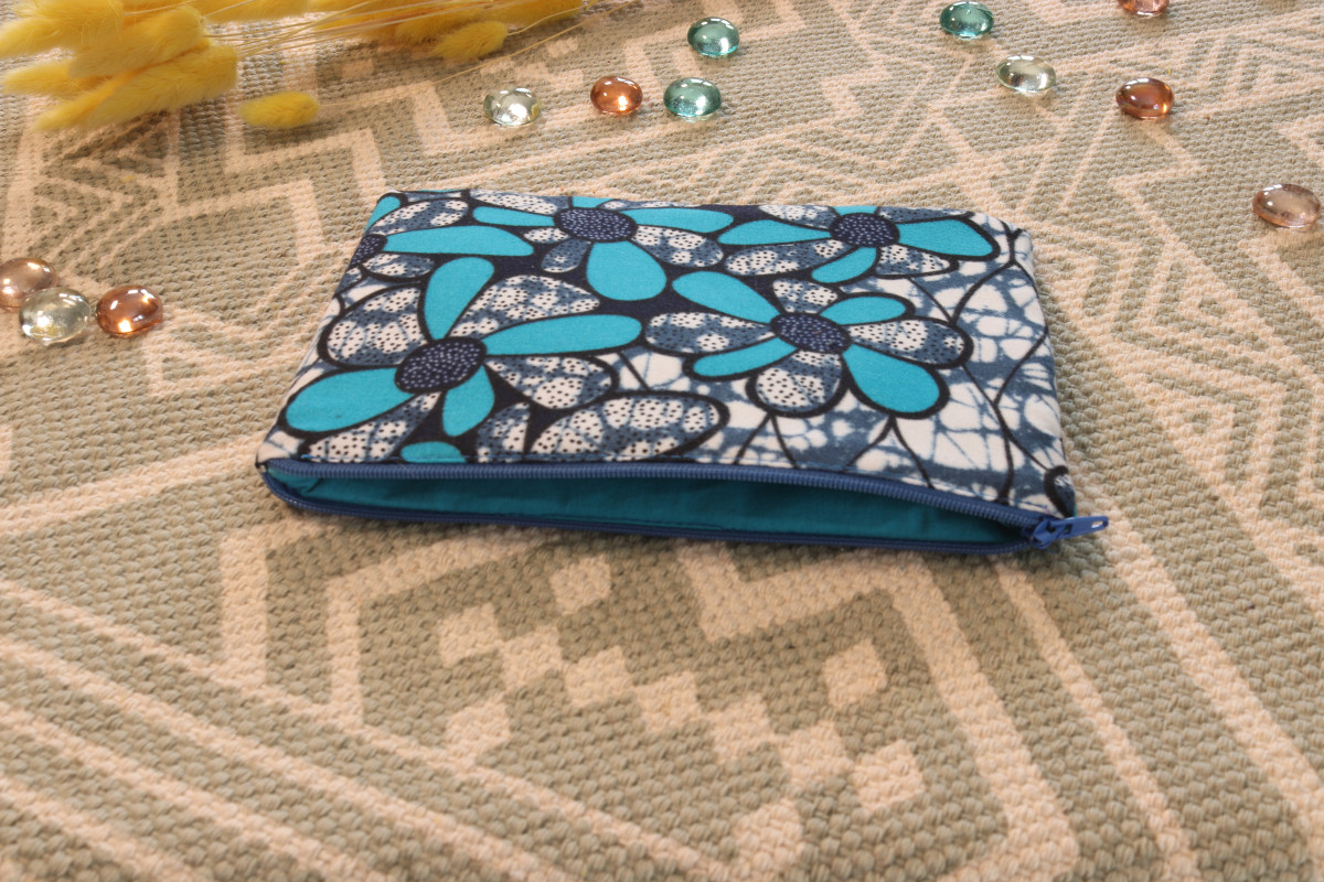 Pochette moyen format – 18x13 cm – tissu upcyclé