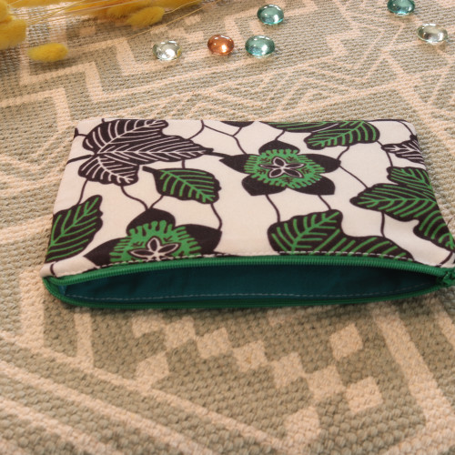 Pochette moyen format – 18x13 cm – tissu upcyclé