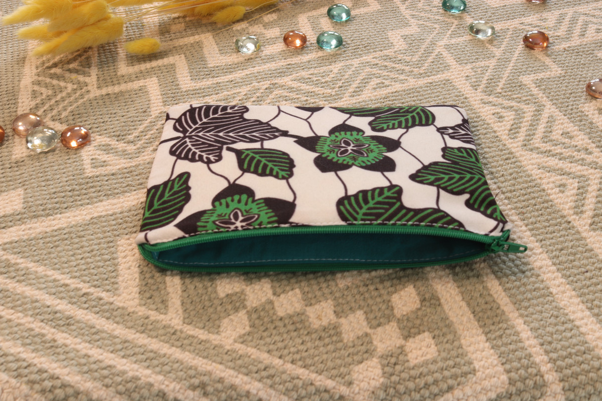 Pochette moyen format – 18x13 cm – tissu upcyclé