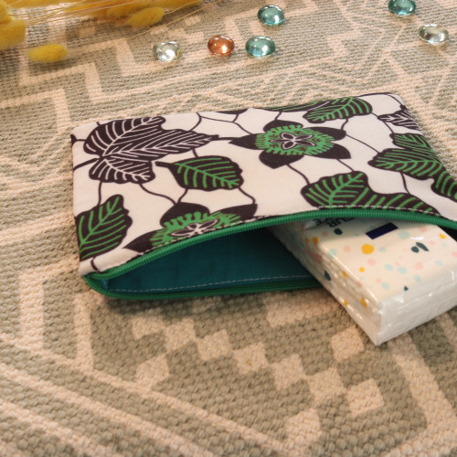 Pochette moyen format – 18x13 cm – tissu upcyclé