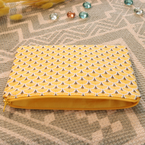 Pochette moyen format – 18x13 cm – tissu upcyclé