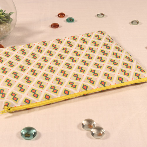 Pochette rembourrée grand format – 23x19 cm – tissu upcyclé