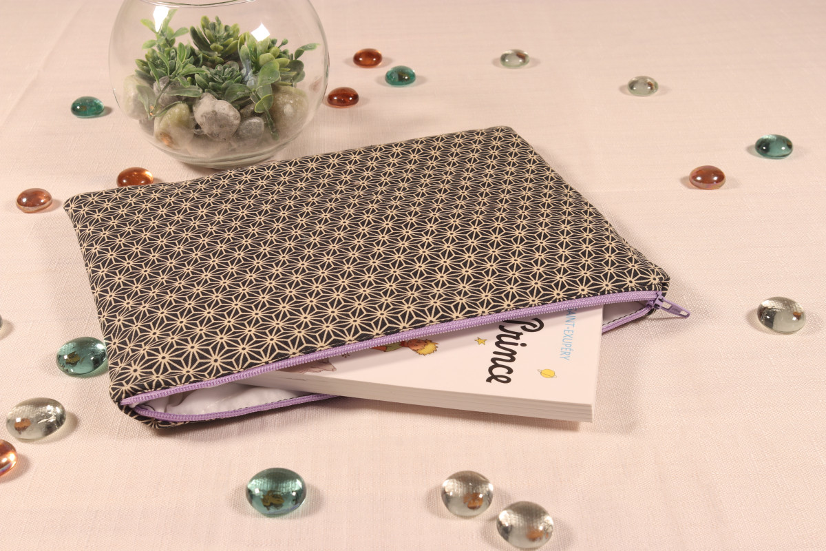 Pochette rembourrée grand format – 23x19 cm – tissu upcyclé
