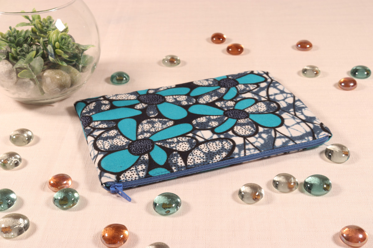 Pochette moyen format – 18x13 cm – tissu upcyclé
