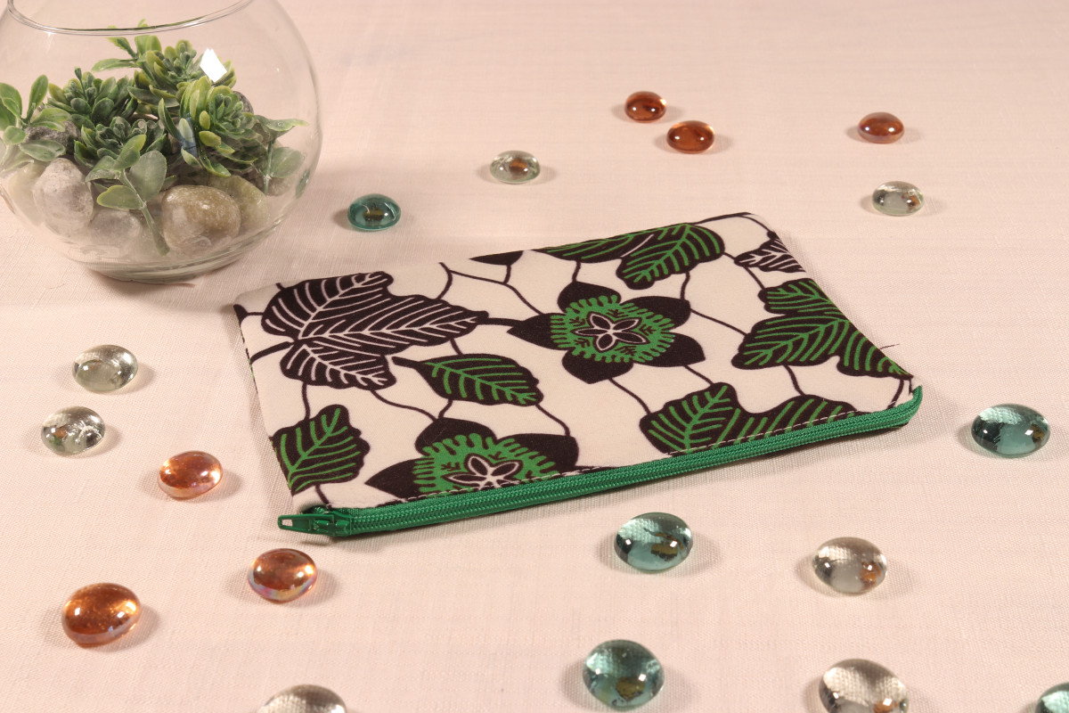 Pochette moyen format – 18x13 cm – tissu upcyclé
