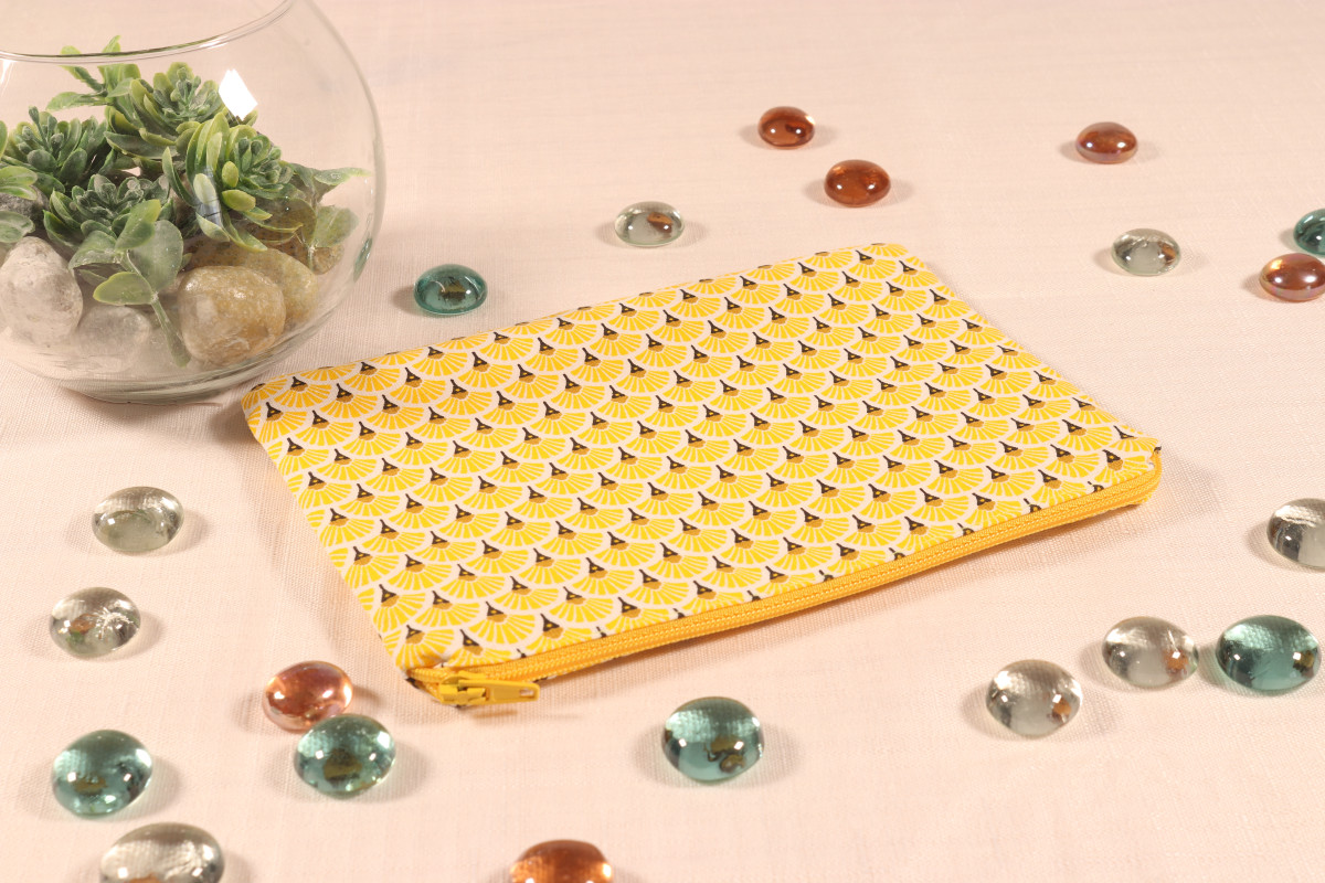 Pochette moyen format – 18x13 cm – tissu upcyclé