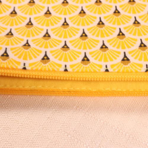 Pochette moyen format – 18x13 cm – tissu upcyclé