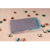 Etui à carreaux bleus