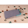 Etui à carreaux bleus