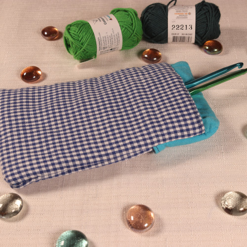 Etui à carreaux bleus