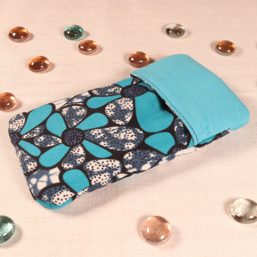 Etui à fleurs bleues