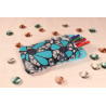 Etui à fleurs bleues