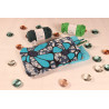 Etui à fleurs bleues