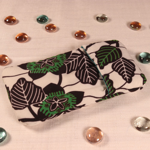 Etui à fleurs vertes