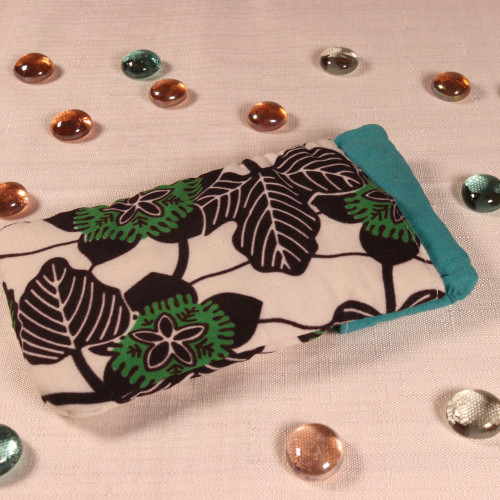 Etui à fleurs vertes