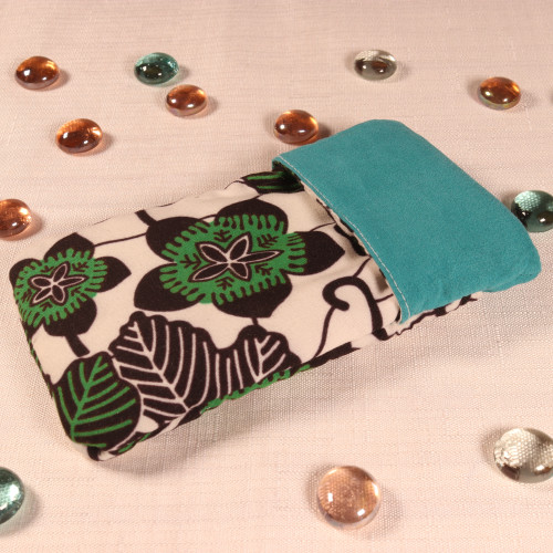 Etui à fleurs vertes