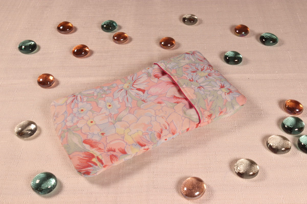 Etui fleuri rose